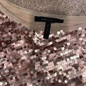 Beautiful gold one hand sleeve dress perfect for a night party!